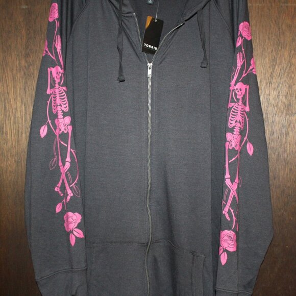 Nwt Torrid Vintage Skull Rose zip hoodie 5X(28W) SHARP!! - Picture 1 of 6